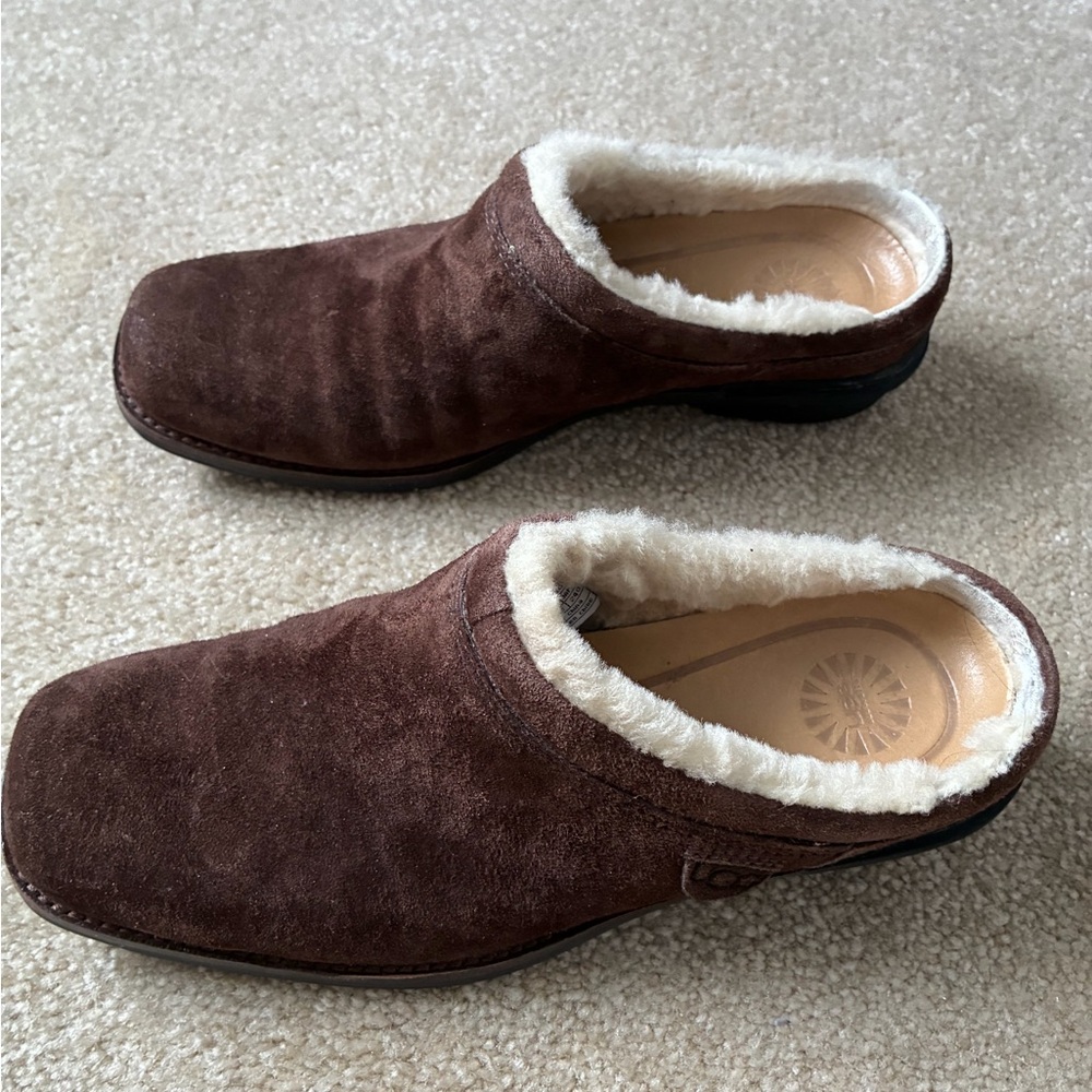 UGG Espresso Clogs Like New!